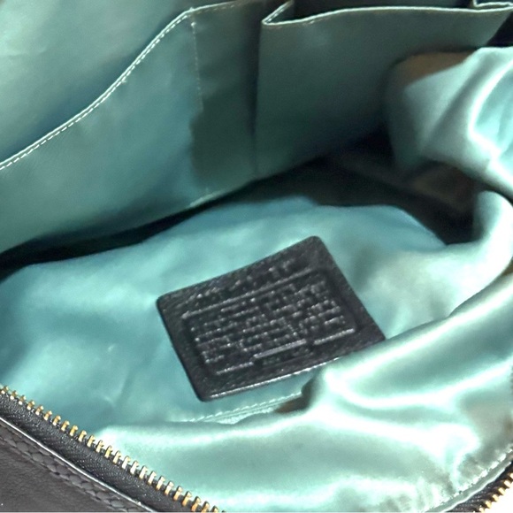 Coach vintage 
Black Leather crossbody Bag - Picture 11 of 13
